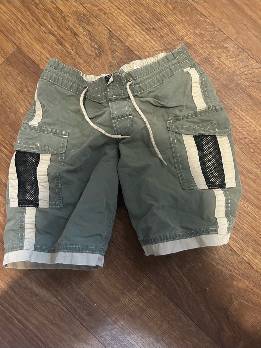L.L. Bean kids Olive Green Cargo Shorts with Cream Trim size 5/6